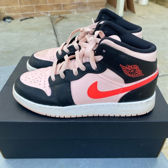 Nike Air Jordan 1 Mid Atmosphere GS Black Pink 5Y Women's 6.5 - Picture 2 of 5